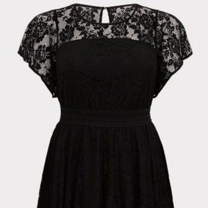 BLACK LACE FLUTTER SLEEVE HANDKERCHIEF MIDI DRESS